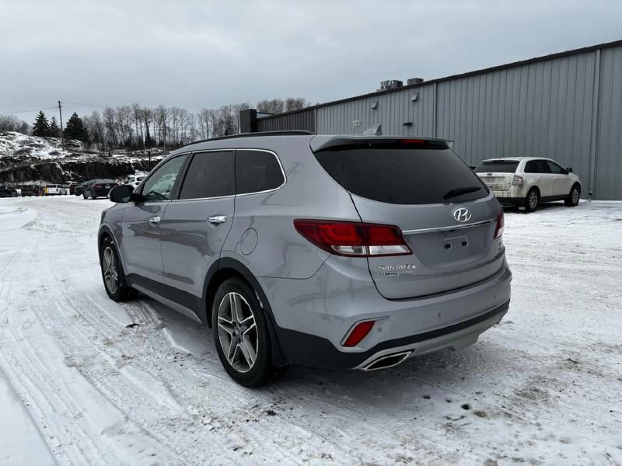 2017 Hyundai Santa Fe XL Limited with 7 seats Main Image