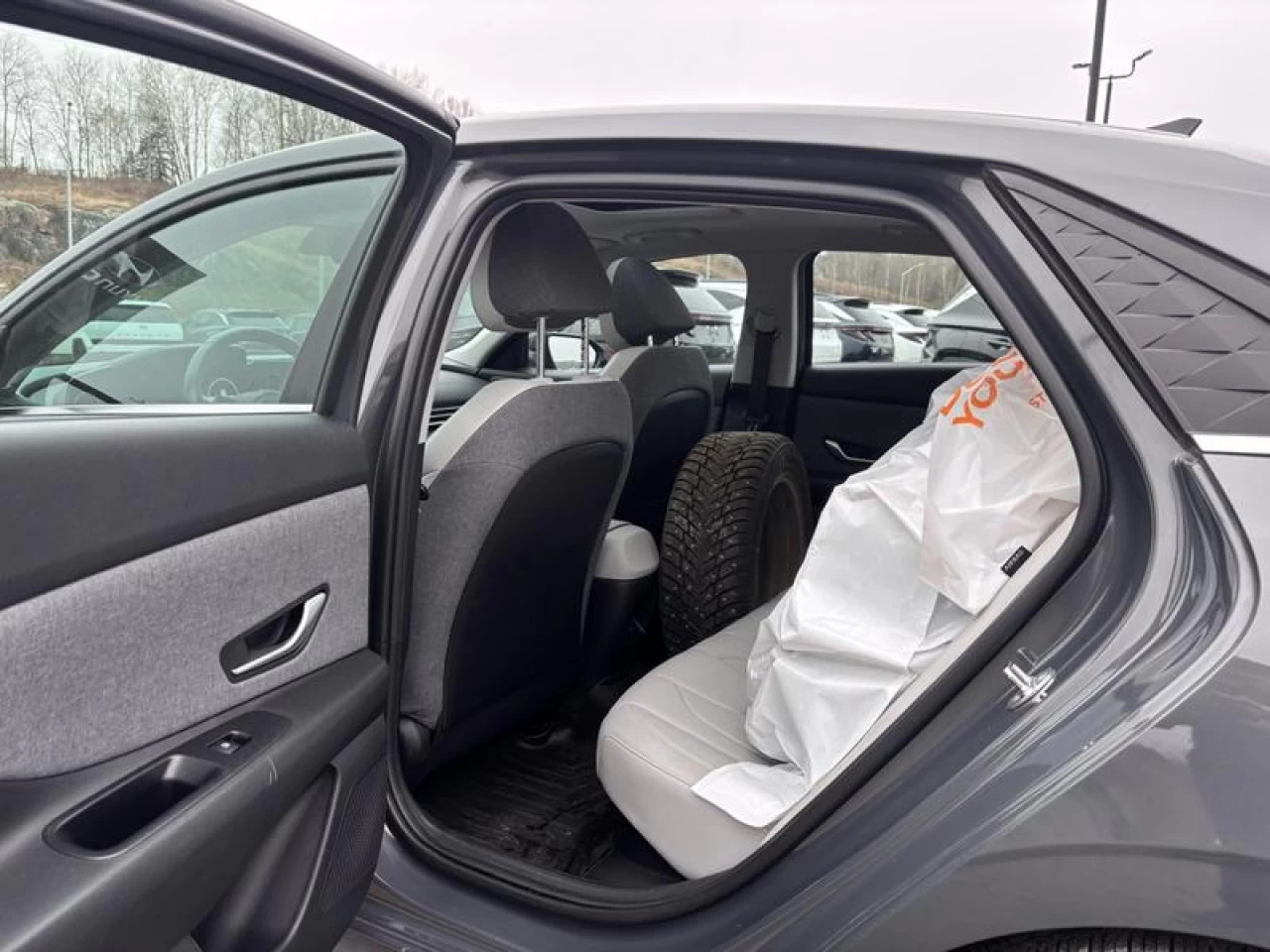 2024 Hyundai Elantra Hybrid Luxury Main Image