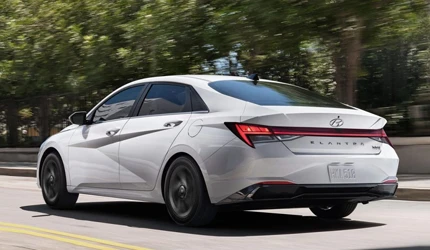 Bannière de New 2024 Elantra Hybrid Luxury DCT w/Two-Tone Interior in Kenora