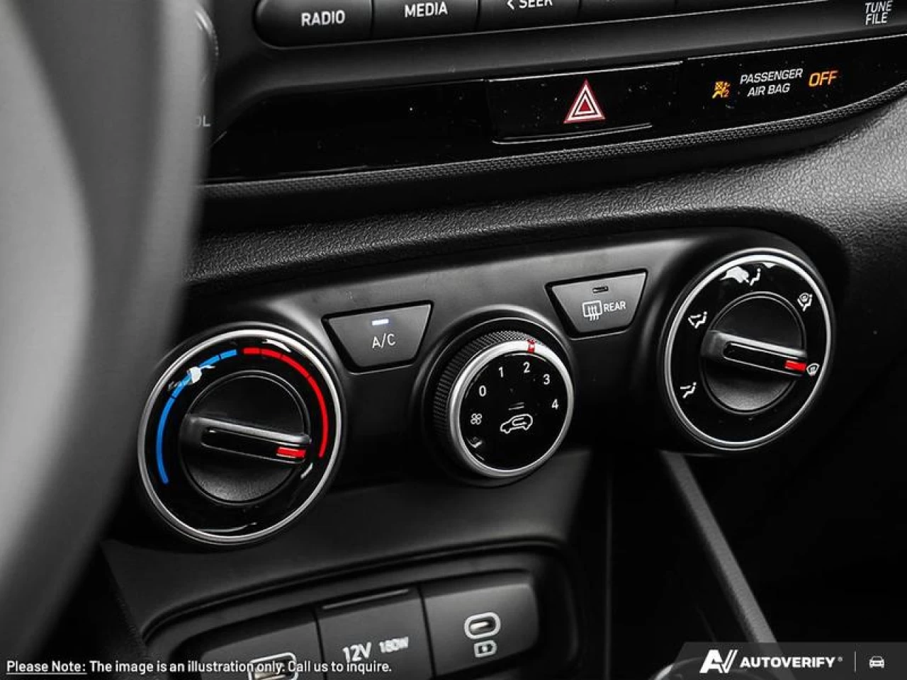 2025 Hyundai Venue Essential IVT w/Two-Tone Main Image