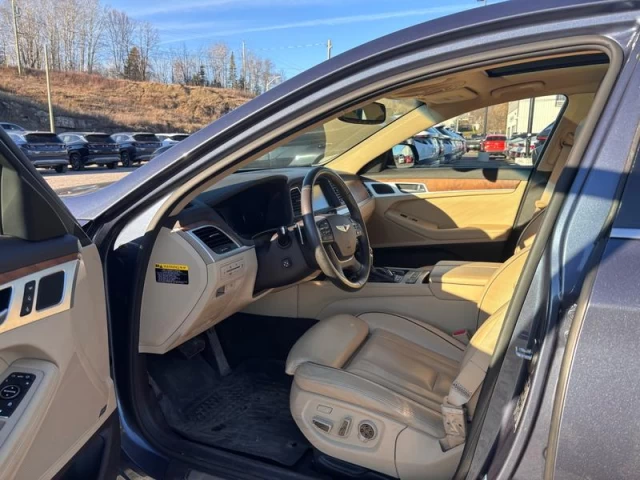 Hyundai Genesis Sedan GENESIS 2015