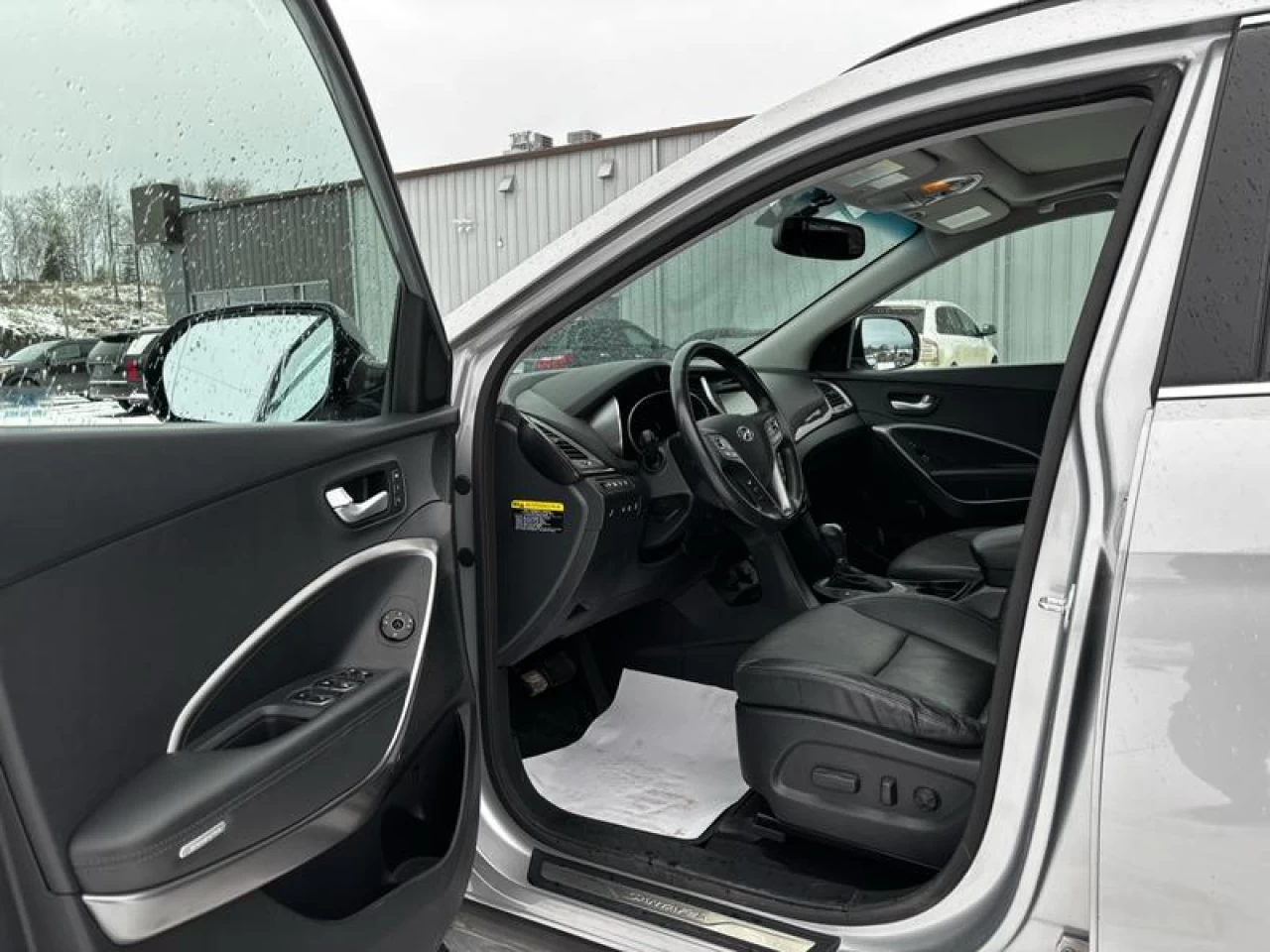 2017 Hyundai Santa Fe XL Limited with 7 seats Main Image