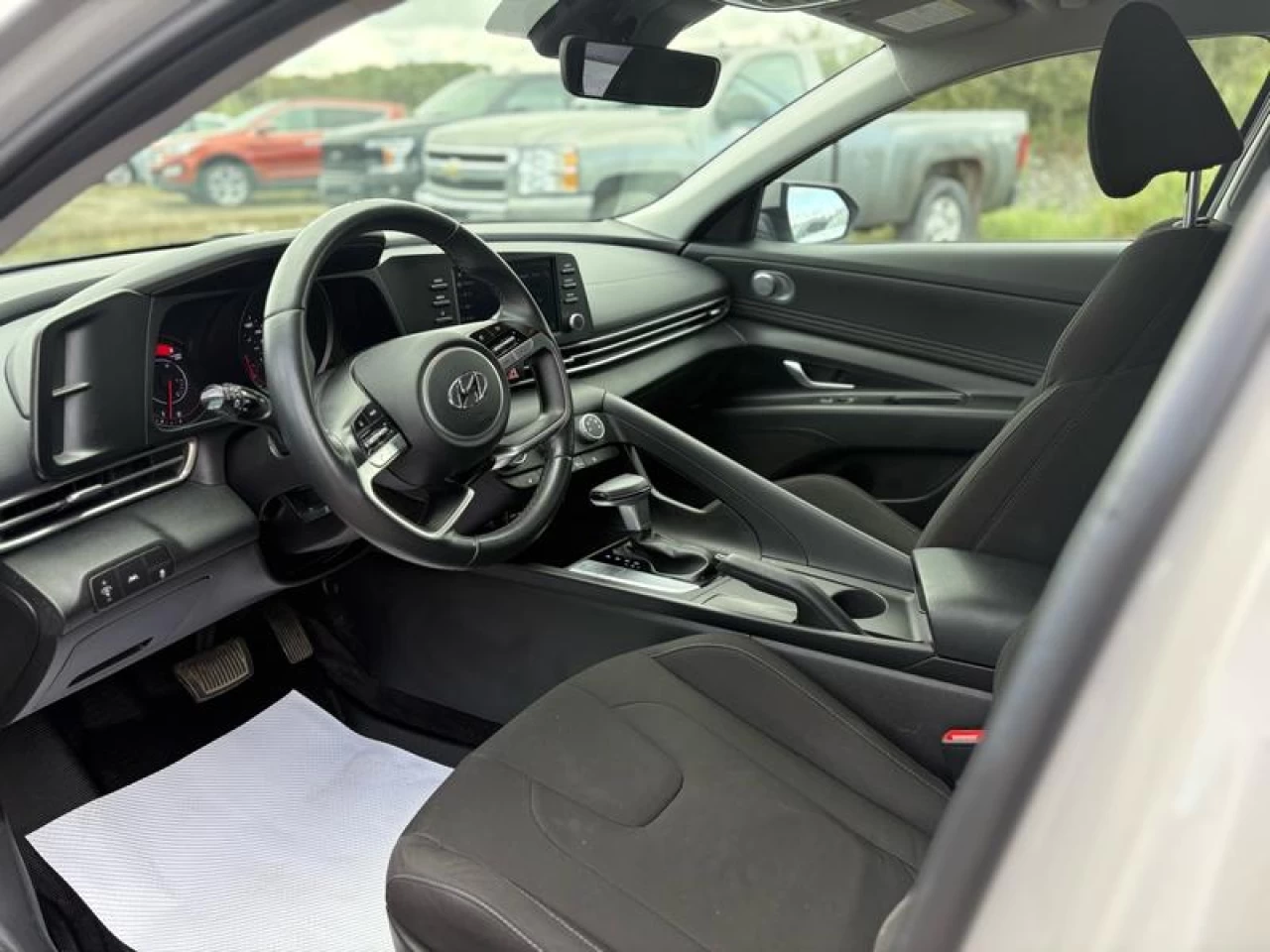 2023 Hyundai Elantra Preferred Main Image