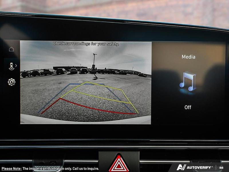 2025 Hyundai Elantra Luxury IVT Main Image