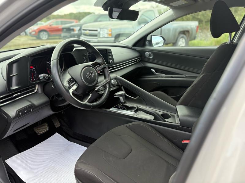 2023 Hyundai Elantra Preferred Main Image